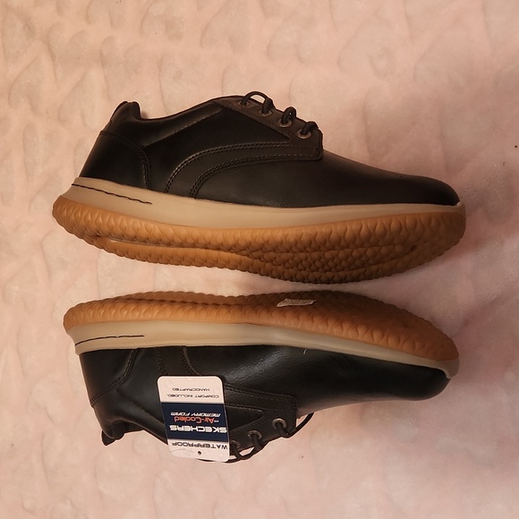 NWT Waterproof Skechers With Air Cooled Memory Foam US 12 - Picture 2 of 8
